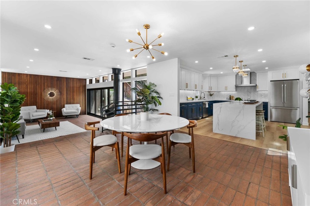 10775 Queensland Street