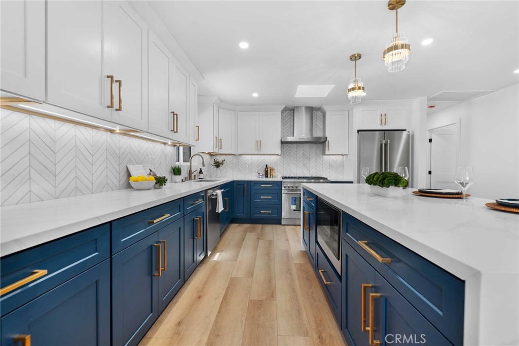 10775 Queensland Street