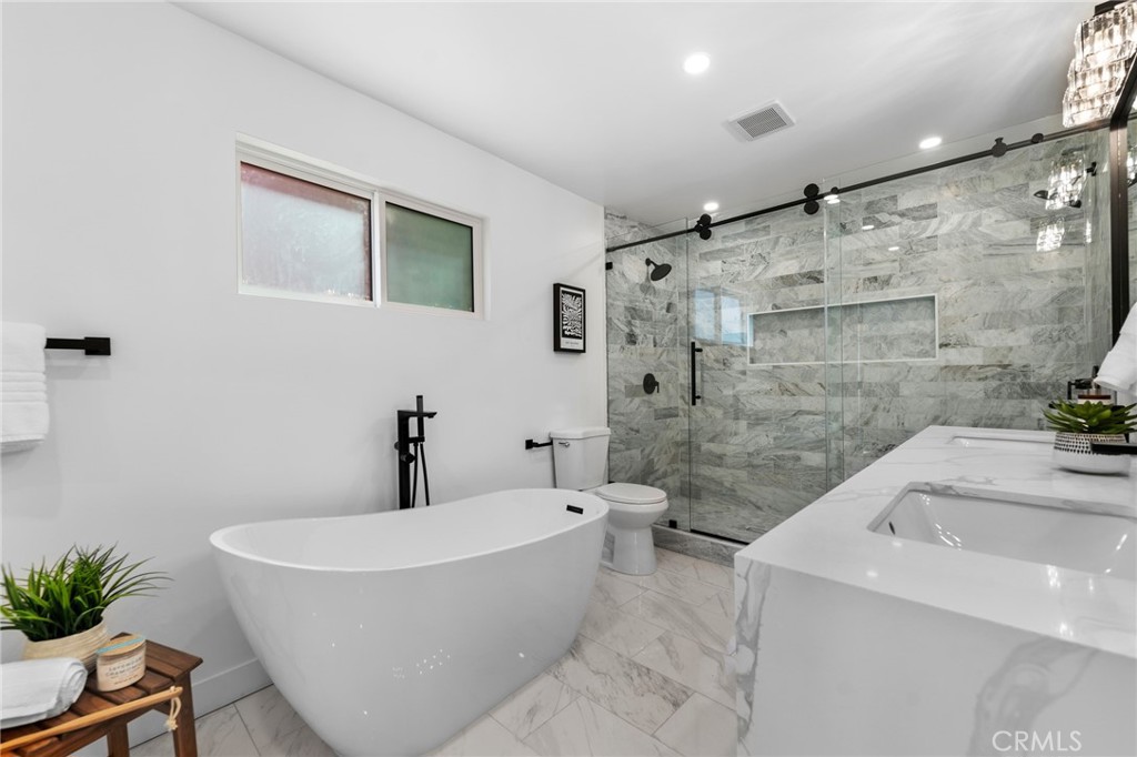 10775 Queensland Street