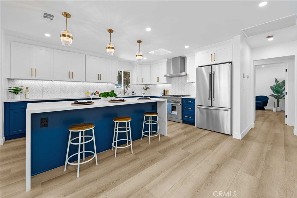 10775 Queensland Street