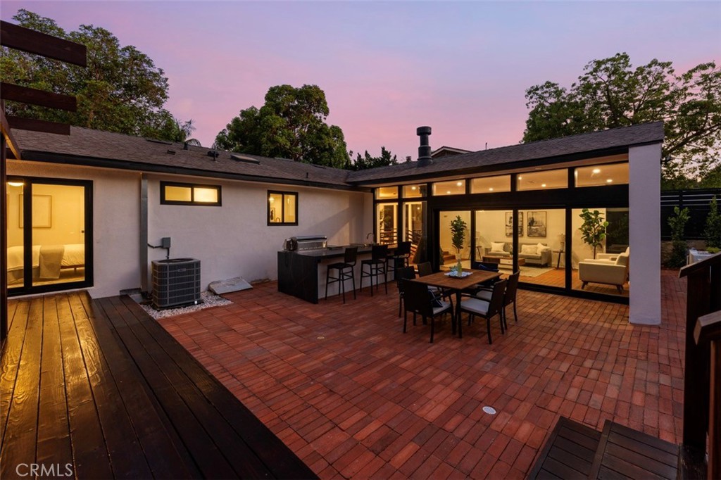 10775 Queensland Street