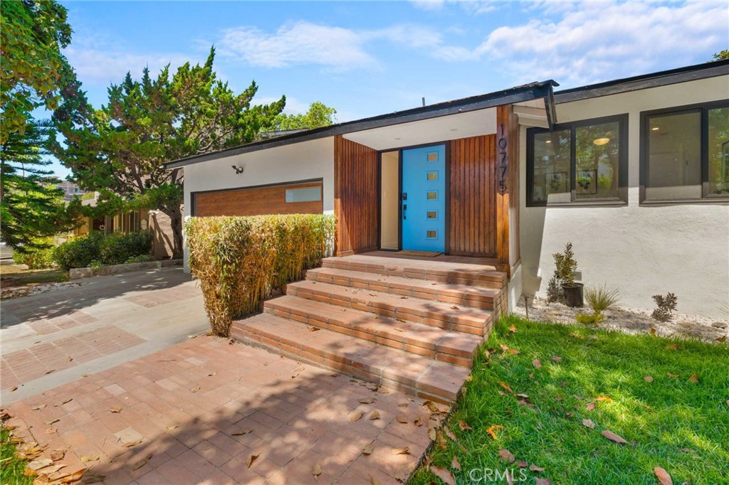 10775 Queensland Street