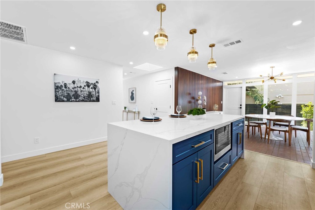 10775 Queensland Street