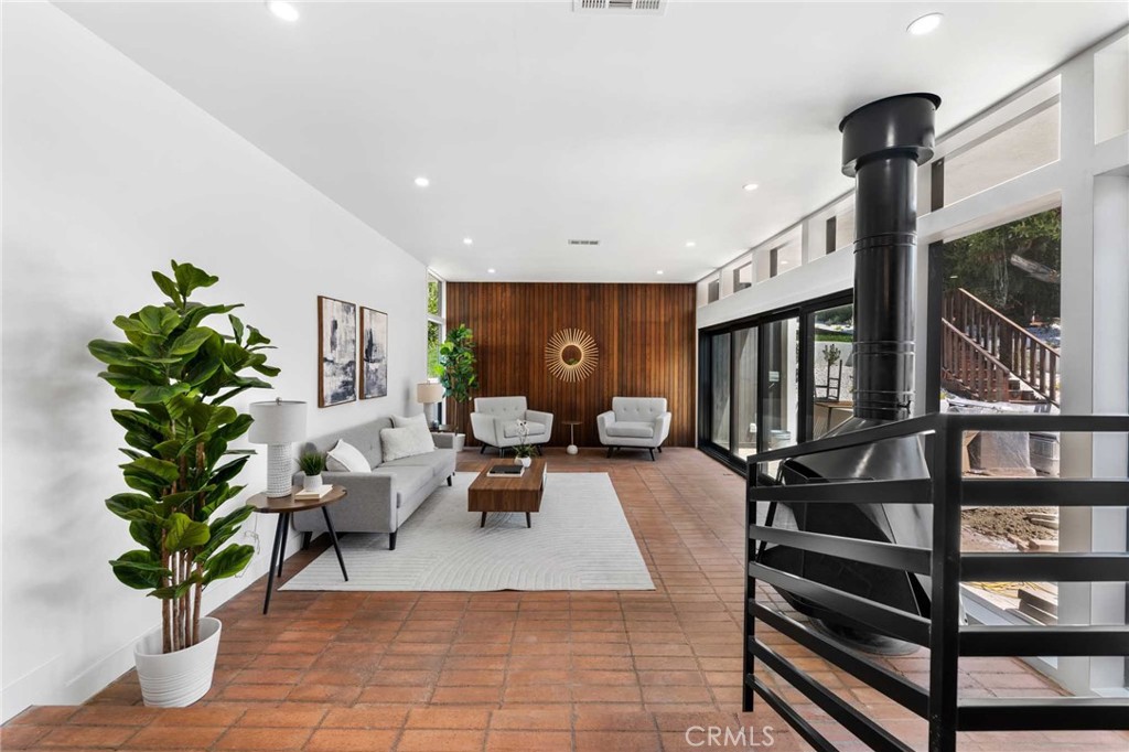 10775 Queensland Street