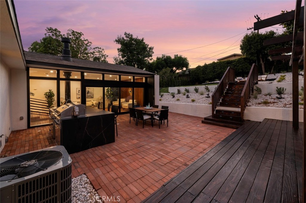 10775 Queensland Street