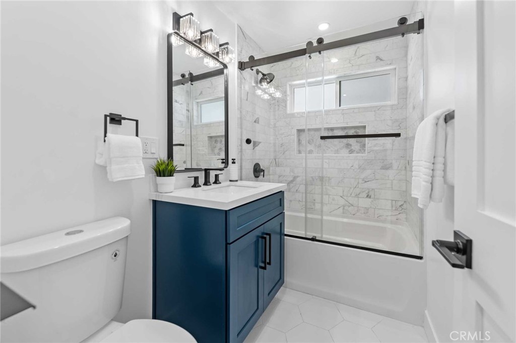 10775 Queensland Street