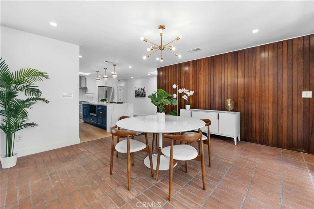 10775 Queensland Street