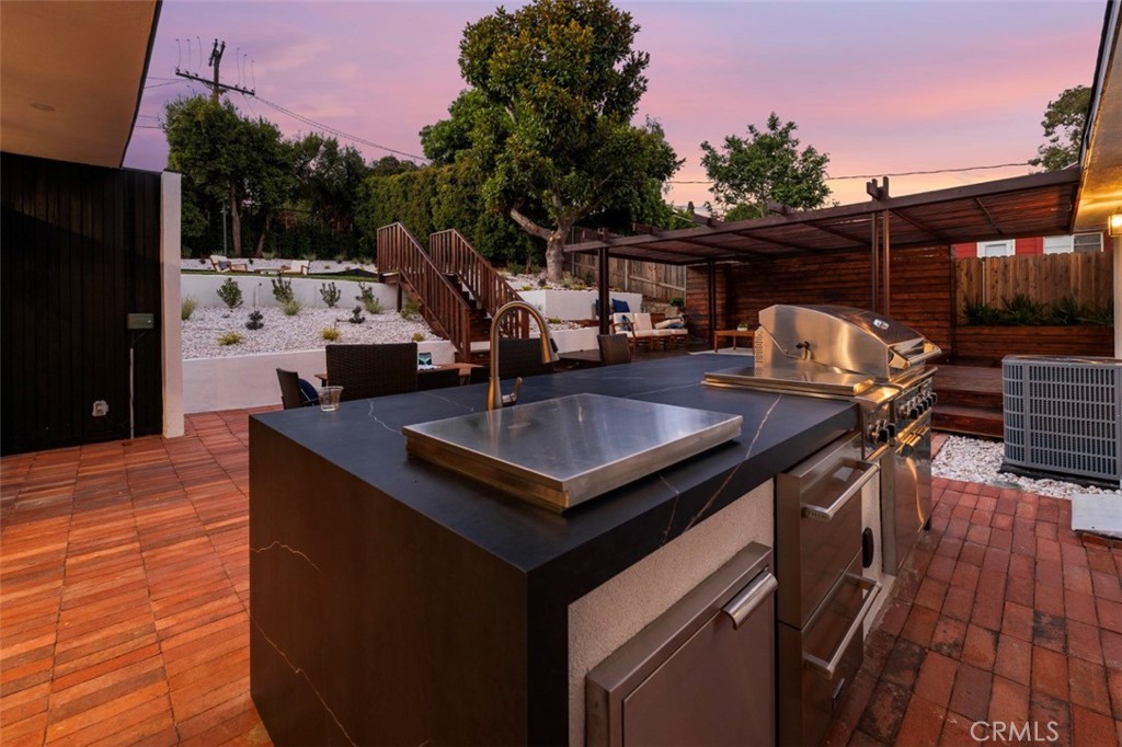 10775 Queensland Street