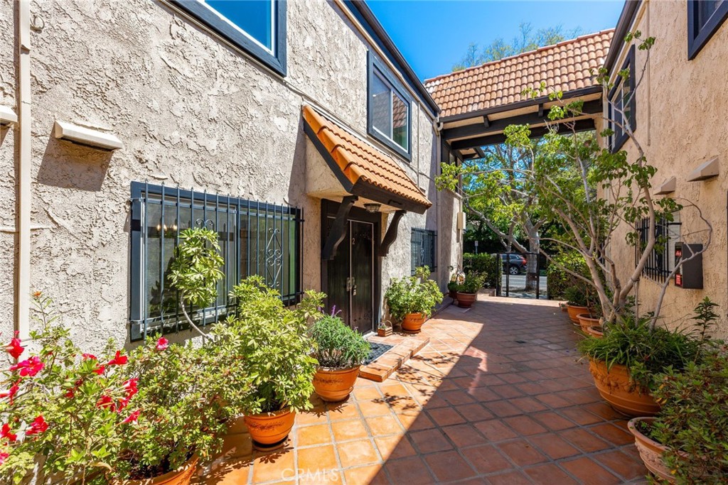 10600 Holman Avenue 2