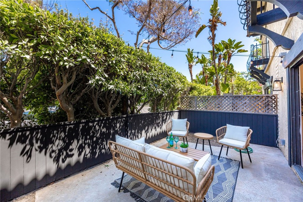 10600 Holman Avenue 2