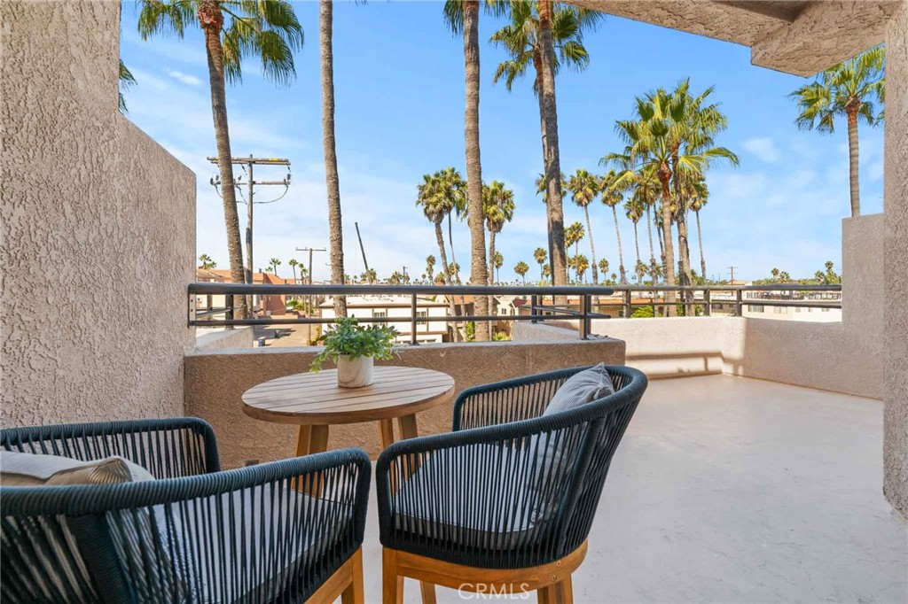 1200 Pacific Coast 325