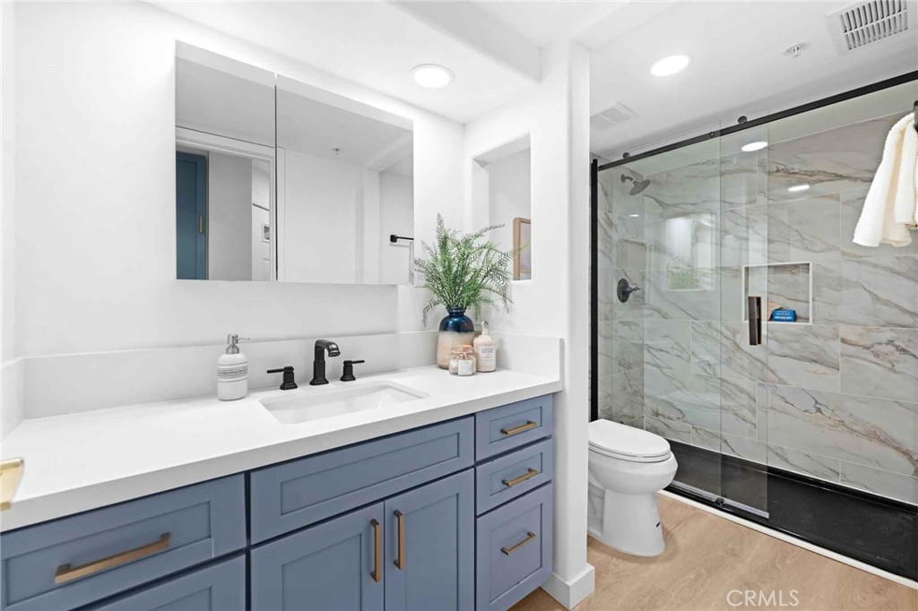 1200 Pacific Coast 325