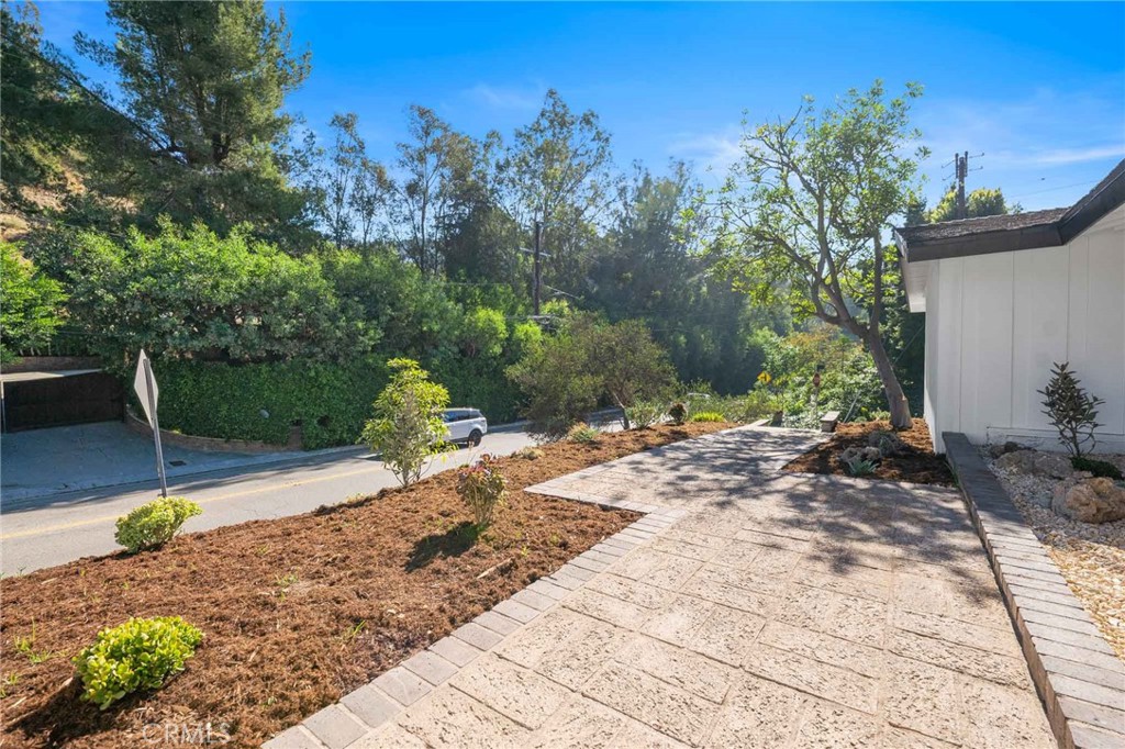 2401 Coldwater Canyon Drive