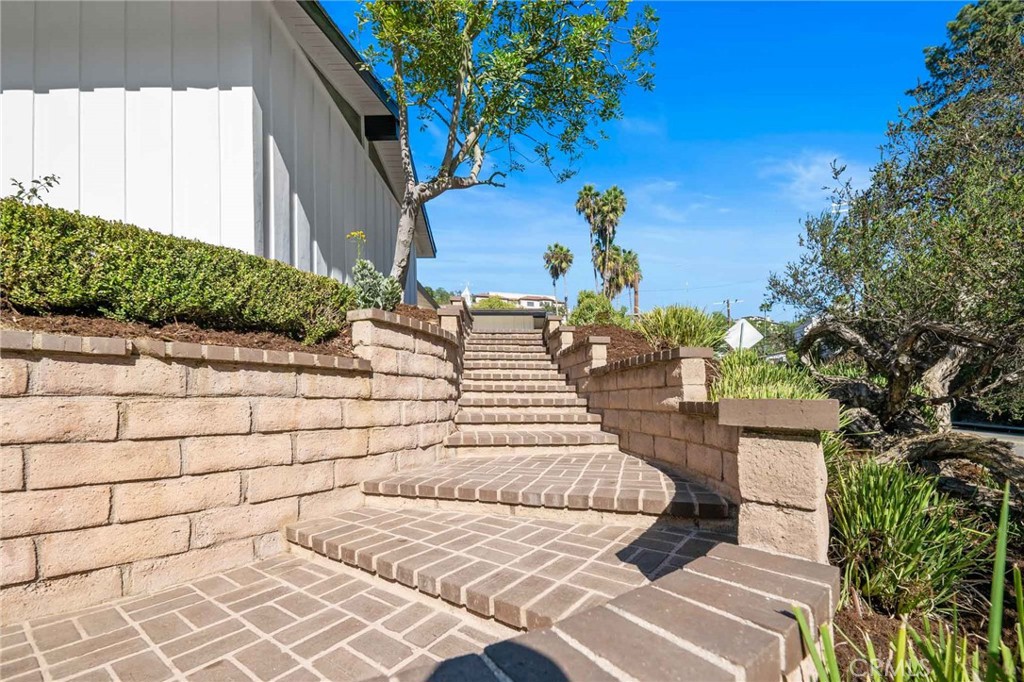 2401 Coldwater Canyon Drive