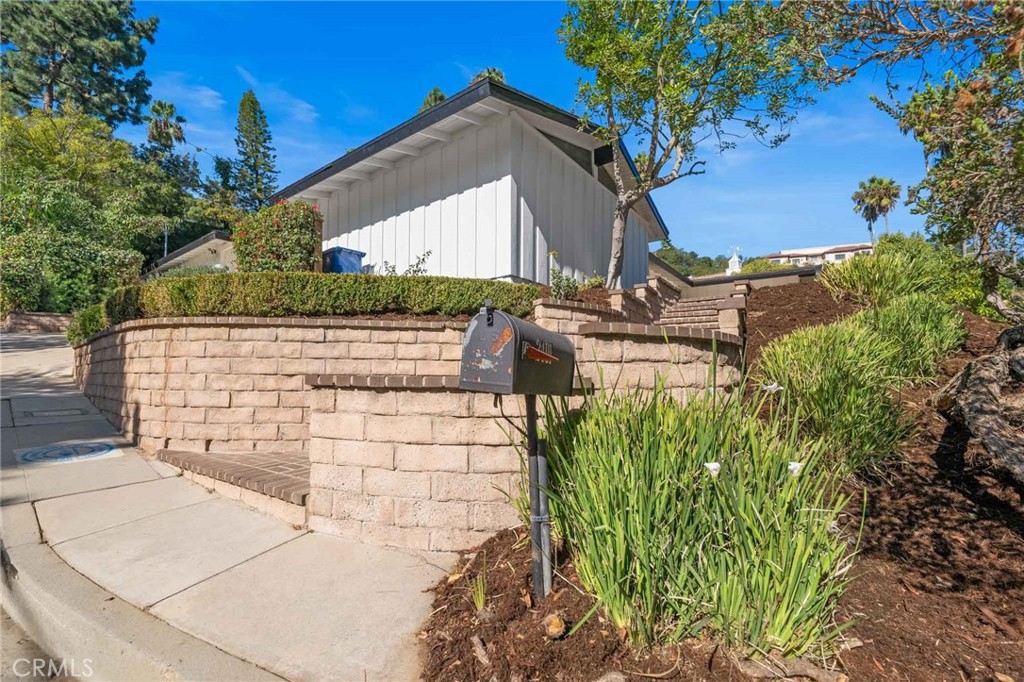 2401 Coldwater Canyon Drive