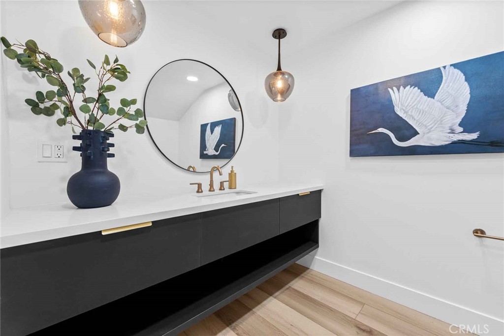 9027 Wonderland Avenue