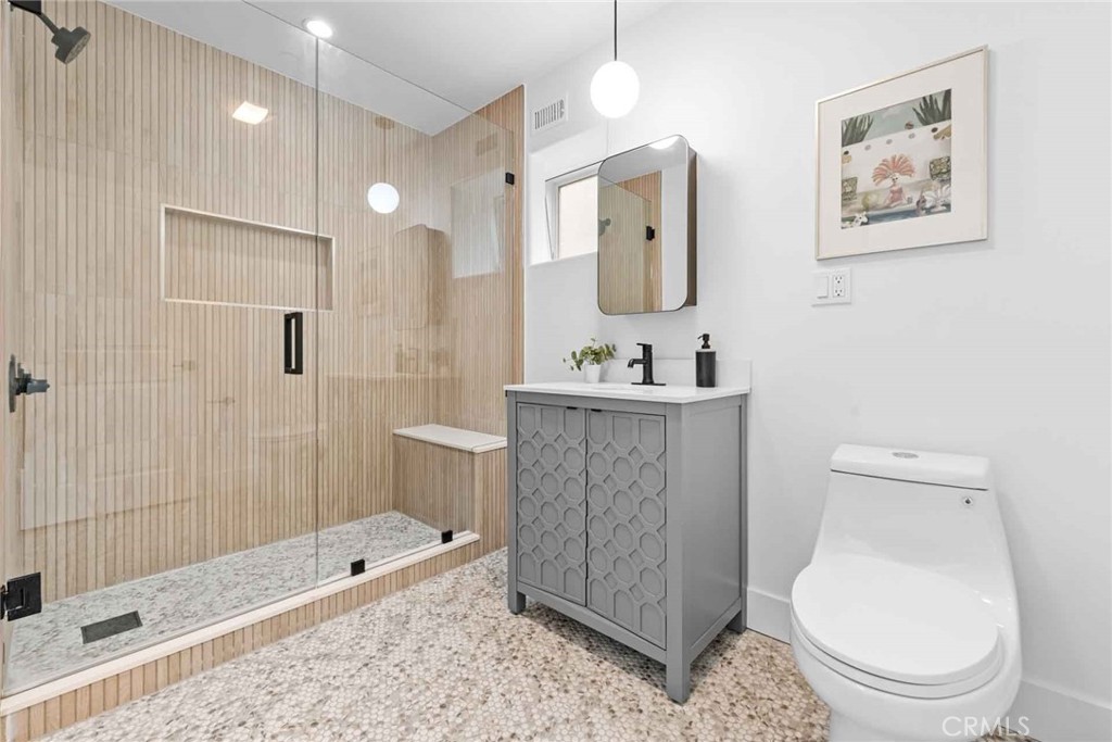 9027 Wonderland Avenue