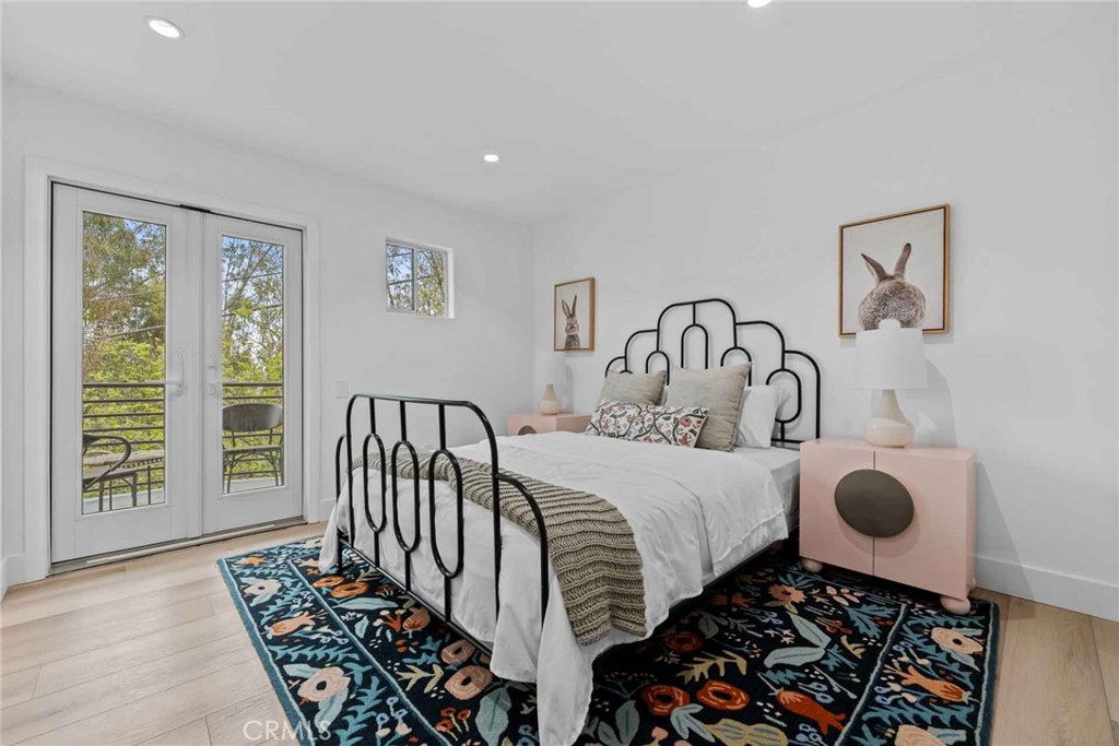 9027 Wonderland Avenue