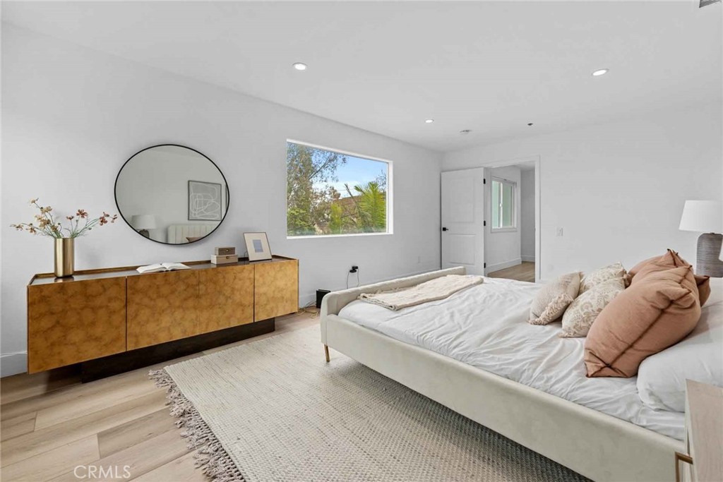 9027 Wonderland Avenue