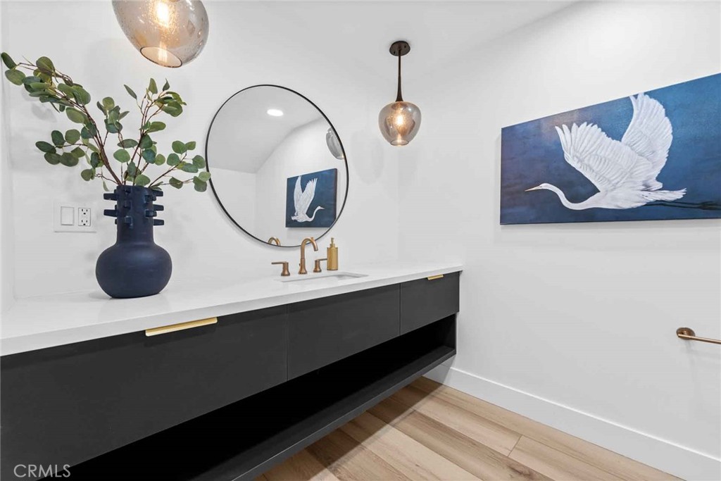 9027 Wonderland Avenue