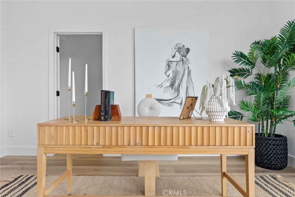 9027 Wonderland Avenue