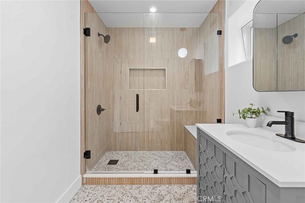 9027 Wonderland Avenue