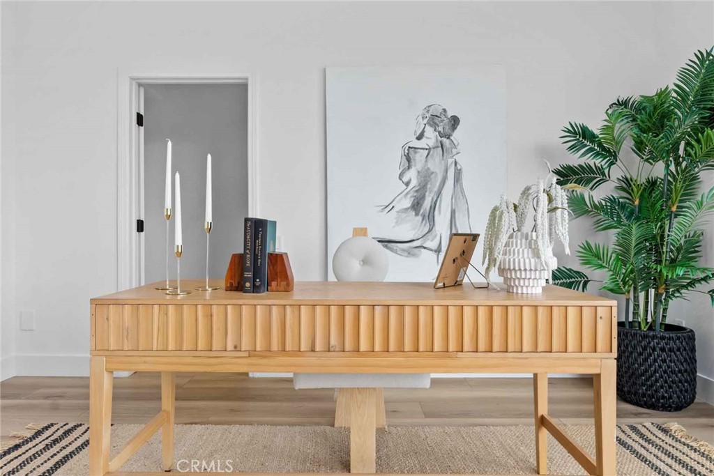 9027 Wonderland Avenue