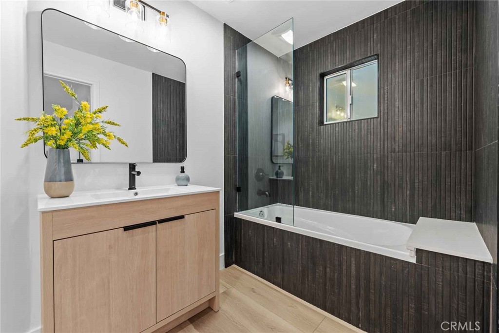 9027 Wonderland Avenue