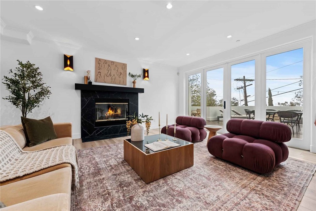 9027 Wonderland Avenue