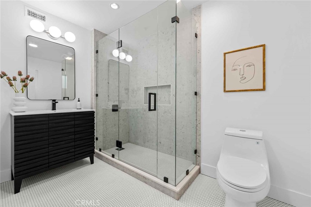 9027 Wonderland Avenue