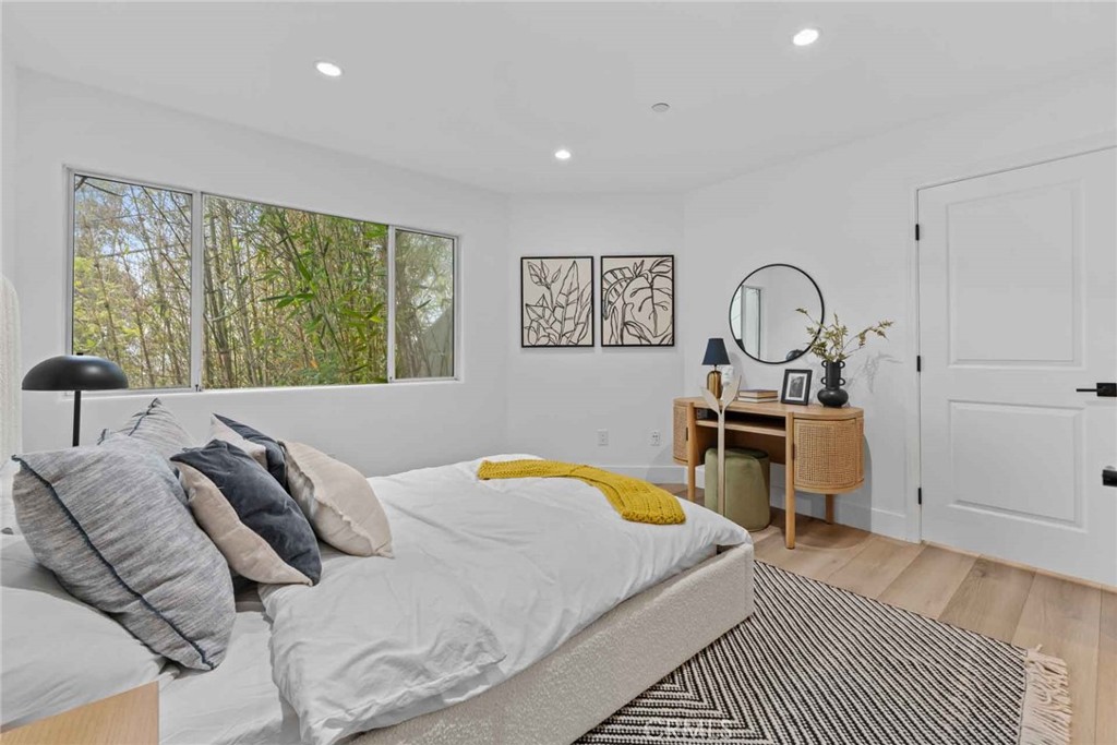 9027 Wonderland Avenue