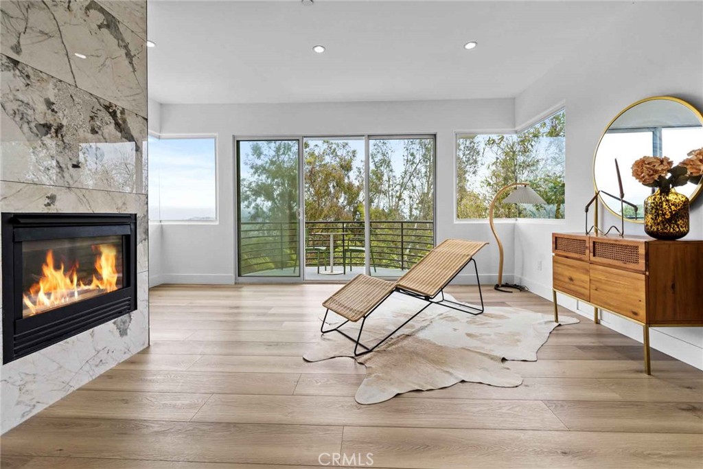 9027 Wonderland Avenue