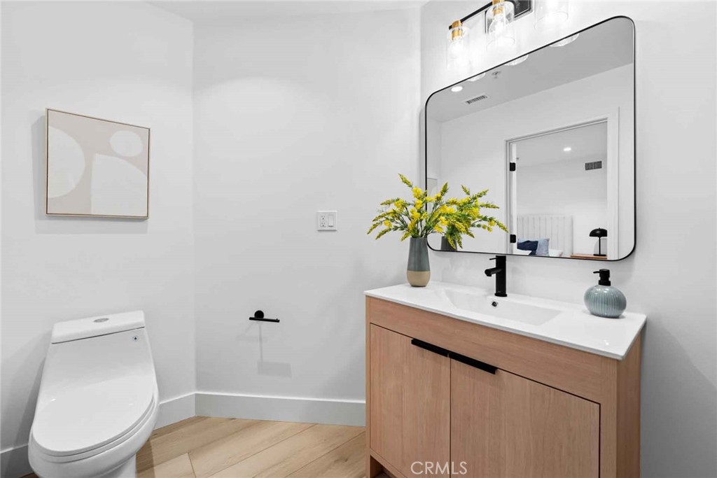 9027 Wonderland Avenue