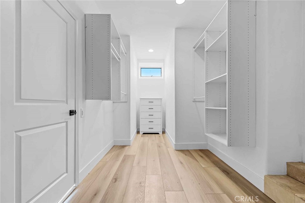 9027 Wonderland Avenue