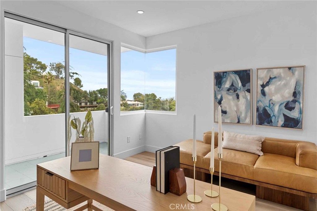 9027 Wonderland Avenue