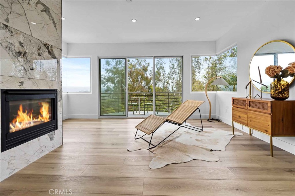 9027 Wonderland Avenue