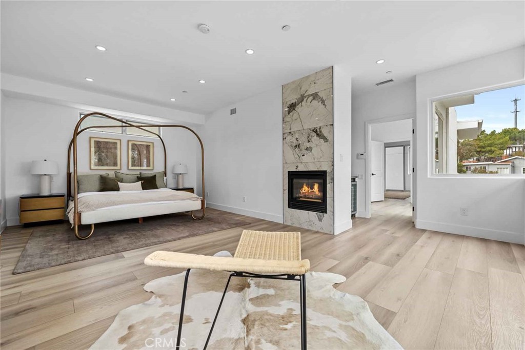 9027 Wonderland Avenue