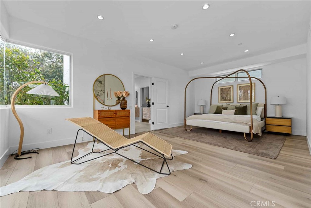 9027 Wonderland Avenue