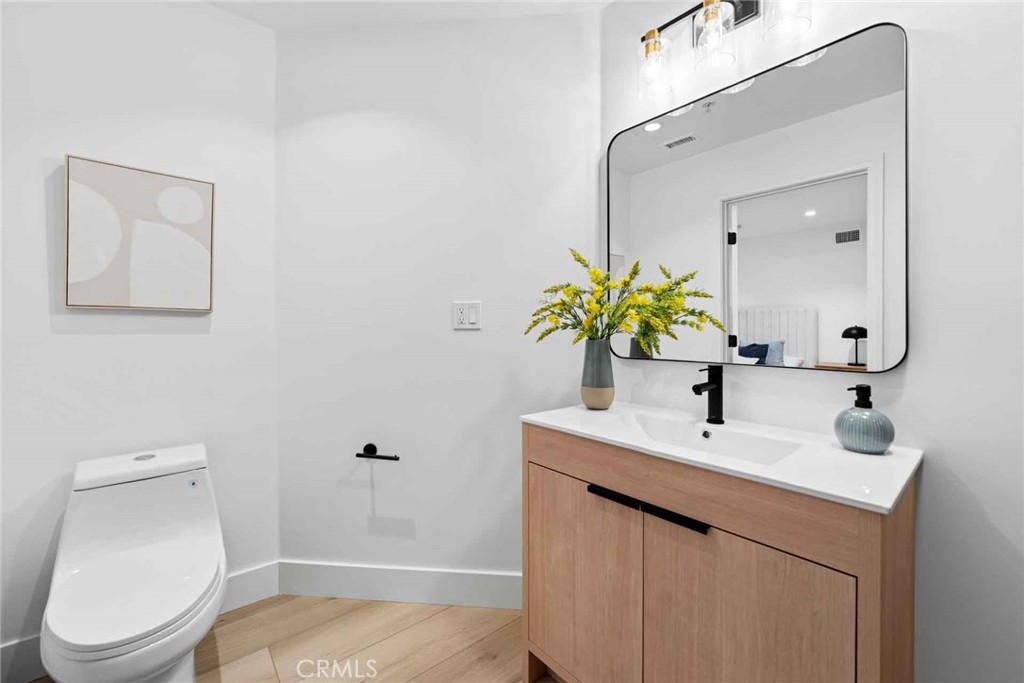 9027 Wonderland Avenue