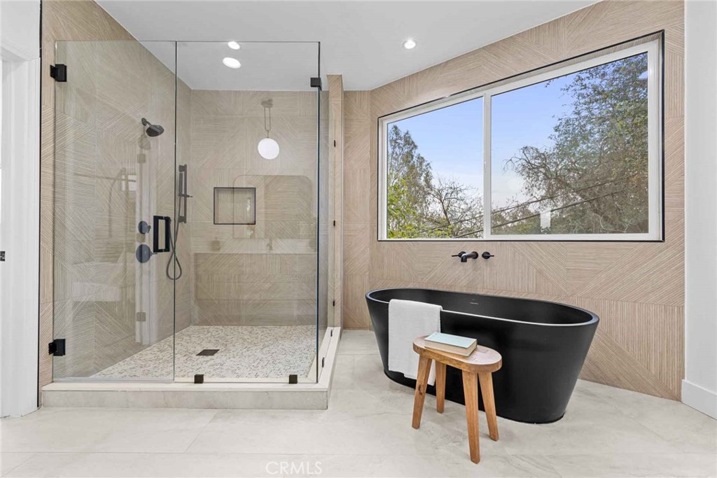 9027 Wonderland Avenue