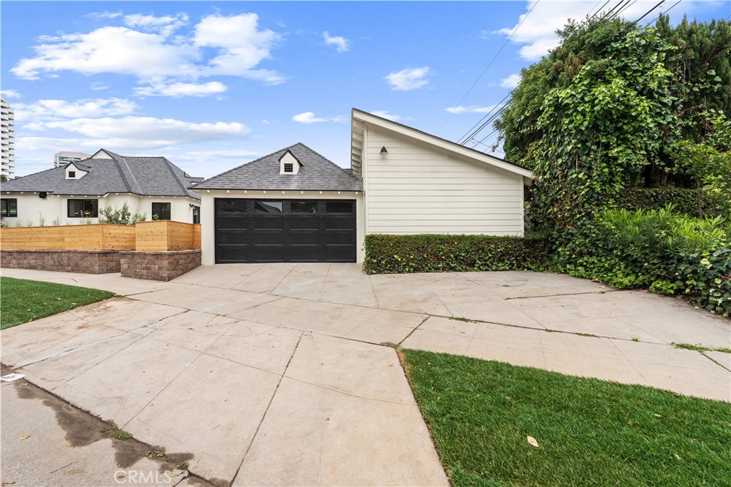 10584 Wellworth Avenue