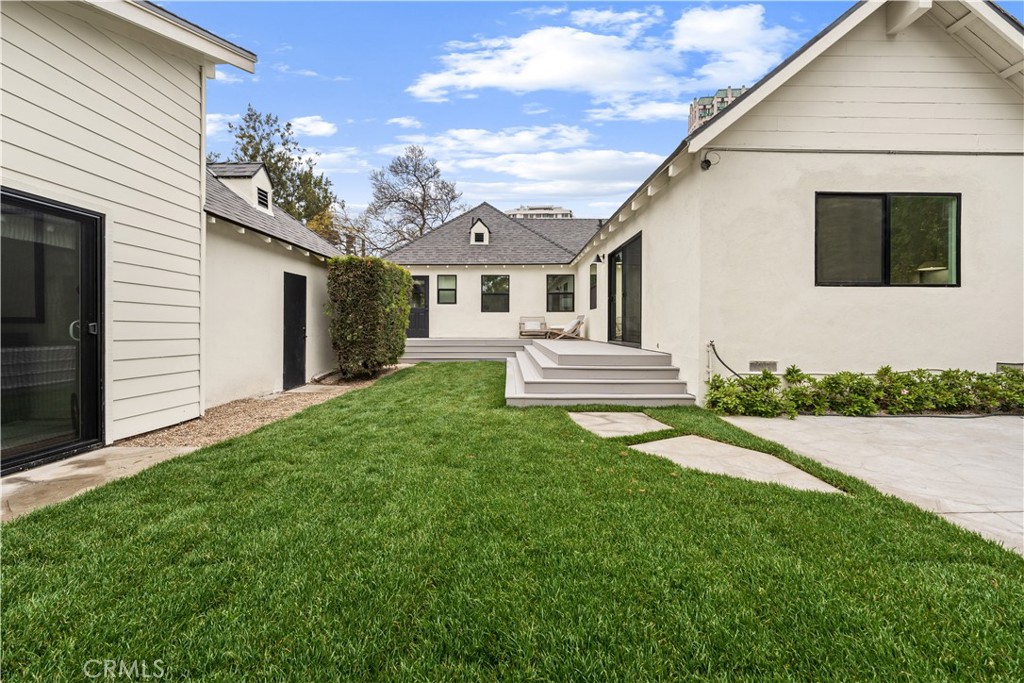 10584 Wellworth Avenue