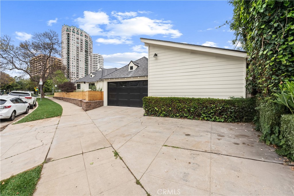 10584 Wellworth Avenue