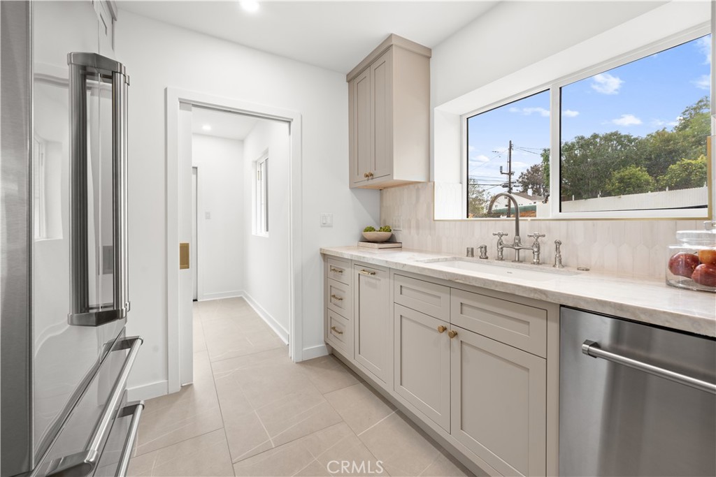 10584 Wellworth Avenue