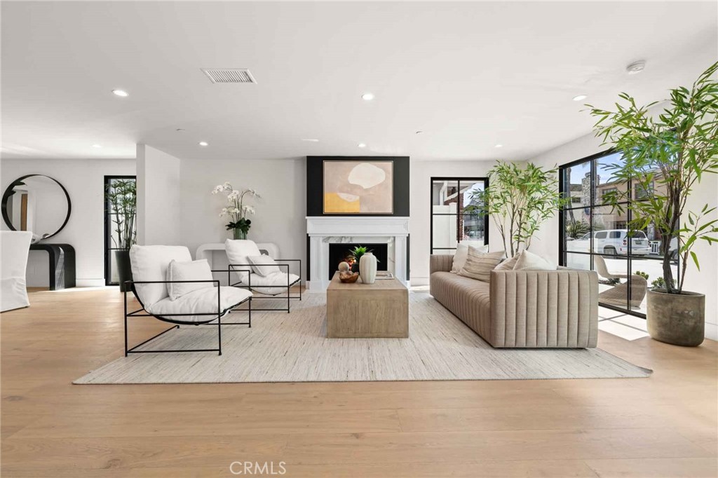 214 Abalone Avenue