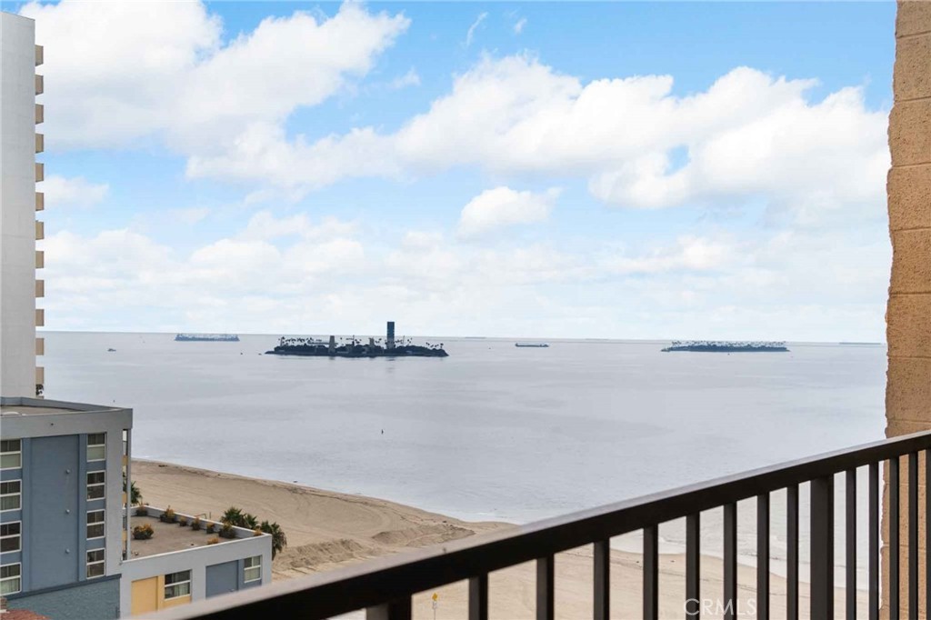 1750 E Ocean Boulevard 902