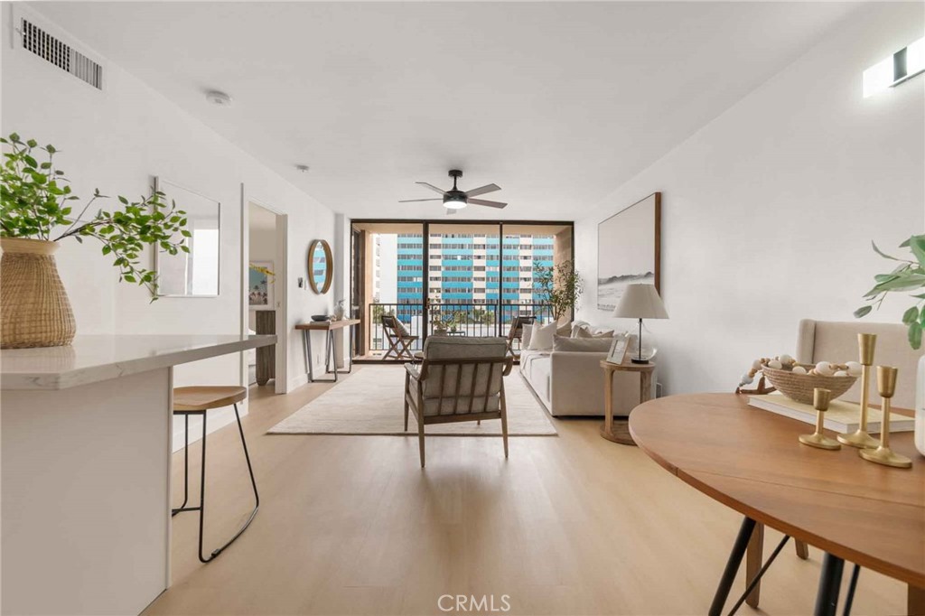 1750 E Ocean Boulevard 902