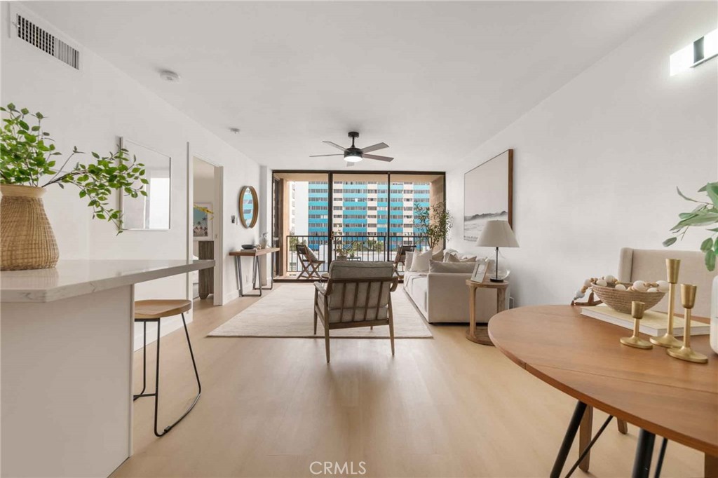 1750 E Ocean Boulevard 902