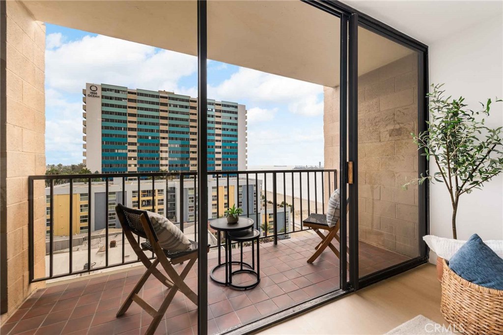 1750 E Ocean Boulevard 902