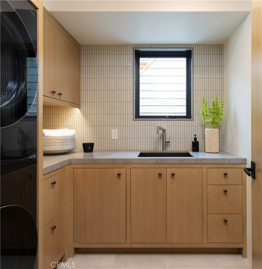 412 Heliotrope Avenue